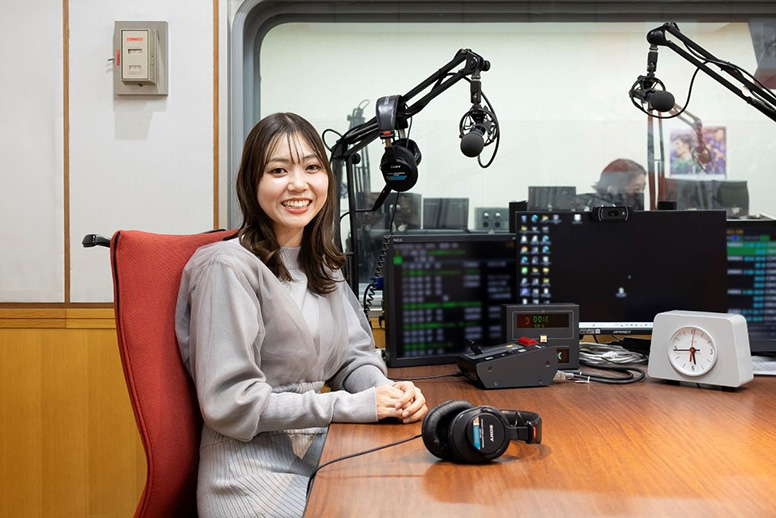 フリーアナウンサー・シンガーソングライター　森光　七彩　さん