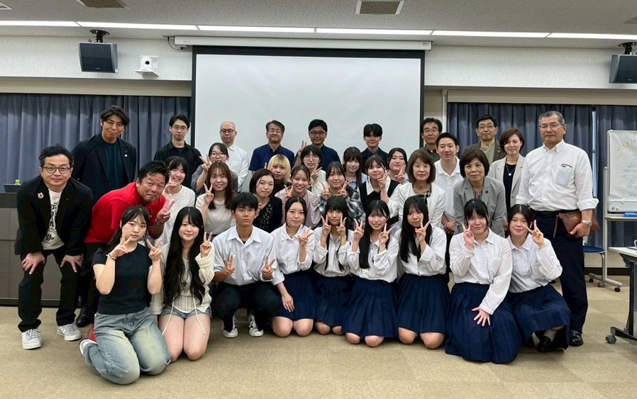 参加者全員で記念撮影